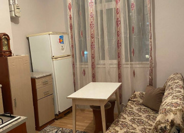 1 otaq 37kv Abşeron Gənclər Şəhərciyində komendant pulu ilə