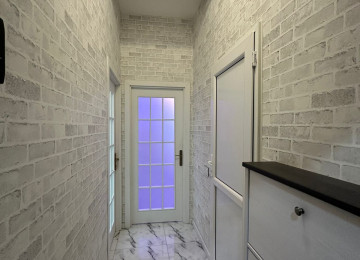 Masazırda Çıxarışlı(Kupçalı)mənzil satılır. Bina Yeni