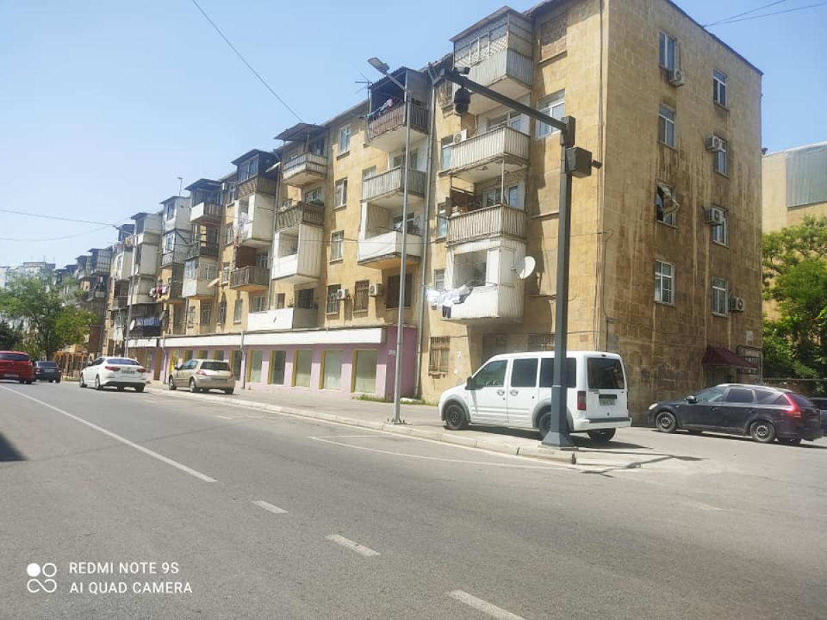 m.Q.Qarayev 1 otaq satilir Qara Qarayev metrosu . Tofiq Abbasov küçəsi . Bina 9 . Lüks