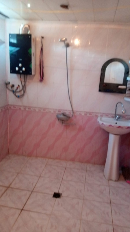 Həyət evi Kupça,qaz,su,işıq,internet,telefon var.4 otaqdır.İşimlə