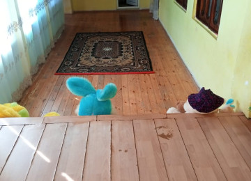 Kupça,qaz,su,işıq,internet,telefon var.4 otaqdır.İşimlə