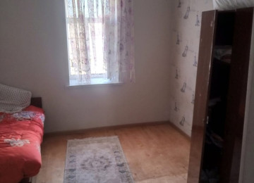 Kupça,qaz,su,işıq,internet,telefon var.4 otaqdır.İşimlə