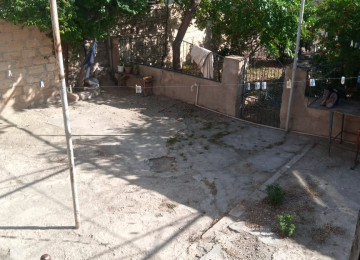 Kupça,qaz,su,işıq,internet,telefon var.4 otaqdır.İşimlə