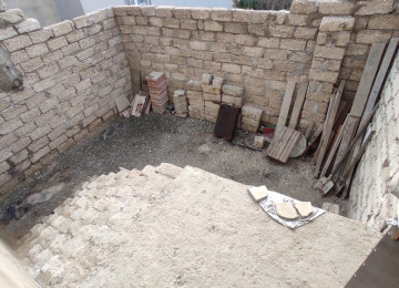 Zabrat 2də iki mərtəbəli 3 otaqlı həyət evi. Lahiyə: -