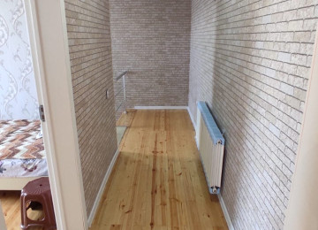 Zabrat 2də iki mərtəbəli 3 otaqlı həyət evi. Lahiyə: -