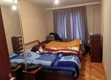 Yasamal rayonu Zahid Xəlilov kücəsi Elmlər metrosunun yanı