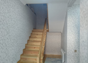 Xlrdalan Kolecin yanl 4 otaq heyet evi heyetide var qosa