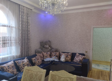 Xlrdalan Kolecin yanl 4 otaq heyet evi heyetide var qosa