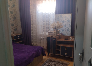 Xlrdalan Kolecin yanl 4 otaq heyet evi heyetide var qosa