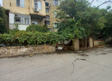 Yasamal rayonu Tblisi prospektində (Kilsə tərəf) 4\1-ci