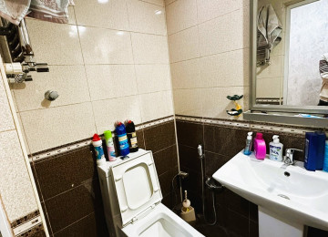 Bakıxanovda Tam təmirli əşyalı 2 otaqlı mənzil Lahiyə: -