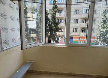 Xırdalan şəhərinin mərkəzində,Köhnə bazarın yanı-Kristal