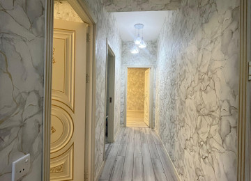 Xırdalan şəhərinin mərkəzində,Köhnə bazarın yanı-Kristal