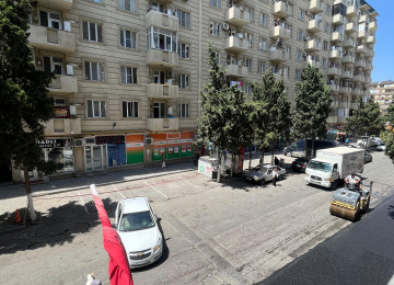 Xırdalan şəhərinin mərkəzində,Köhnə bazarın yanı-Kristal