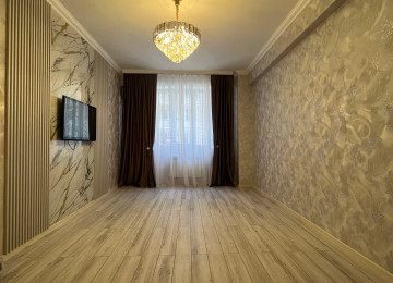 Xırdalan şəhərinin mərkəzində,Köhnə bazarın yanı-Kristal