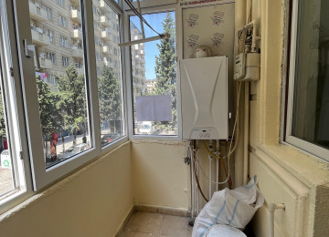 Xırdalan şəhərinin mərkəzində,Köhnə bazarın yanı-Kristal