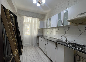 Xırdalan şəhərinin mərkəzində,Köhnə bazarın yanı-Kristal