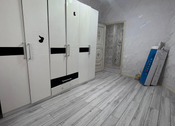 Xırdalan şəhərinin mərkəzində,Köhnə bazarın yanı-Kristal