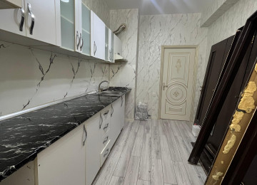 Xırdalan şəhərinin mərkəzində,Köhnə bazarın yanı-Kristal