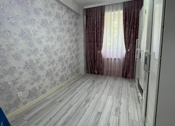 Xırdalan şəhərinin mərkəzində,Köhnə bazarın yanı-Kristal