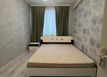 Xırdalan şəhərinin mərkəzində,Köhnə bazarın yanı-Kristal