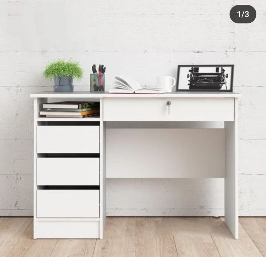 Kompüter masasi Sifarişlə hazırlanır Rəng seçimi var Ölçü