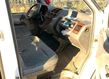 Mercedes Vito 2002 dizel tam işləkdir. Kondisioneri də var.