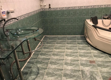 Ev satílír 2 mertebe 5 otaqlí 350 kv, 5 sotda Elyaĝa Vahid