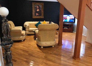 Ev satílír 2 mertebe 5 otaqlí 350 kv, 5 sotda Elyaĝa Vahid