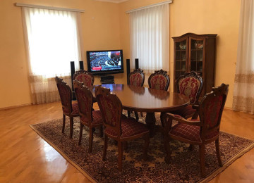 Ev satílír 2 mertebe 5 otaqlí 350 kv, 5 sotda Elyaĝa Vahid