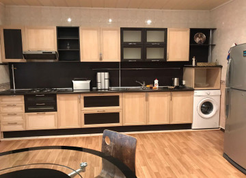 Ev satílír 2 mertebe 5 otaqlí 350 kv, 5 sotda Elyaĝa Vahid