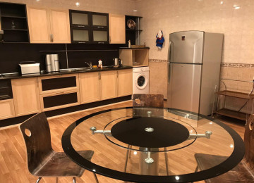 Ev satílír 2 mertebe 5 otaqlí 350 kv, 5 sotda Elyaĝa Vahid