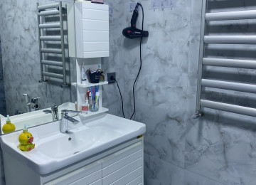 ev seki seherinde marxal yoluna geden istiqametdedi yolu