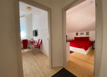 ev seki seherinde marxal yoluna geden istiqametdedi yolu