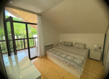 ev seki seherinde marxal yoluna geden istiqametdedi yolu