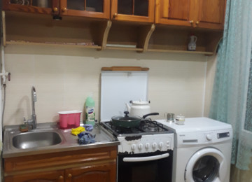 QANUNİ...3 otaqli Leninqrad 9/6 orta blok , orta menzil,