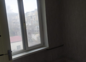 Yasamal rayonu Nazim Hikmət kücəsində İcra Hakimiyyətinin