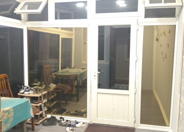 Bina evi. beşin biri. iki otaqlı. Sahə 51kv Artırma 26 kv