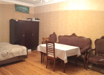 Bina evi. beşin biri. iki otaqlı. Sahə 51kv Artırma 26 kv