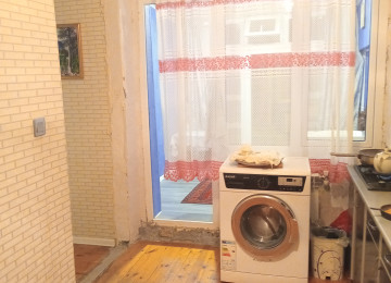 Bina evi. beşin biri. iki otaqlı. Sahə 51kv Artırma 26 kv