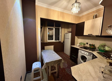 2 otaqlí te'mirli menzil satílír Qarayev 9/6-cí mertebesi