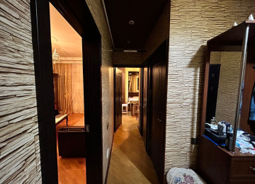 2 otaqlí te'mirli menzil satílír Qarayev 9/6-cí mertebesi