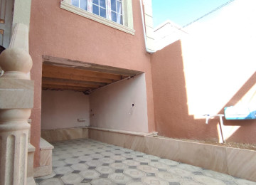 Masazirda məktəbə yaxin, 569 avtobus yolundan 500 metr