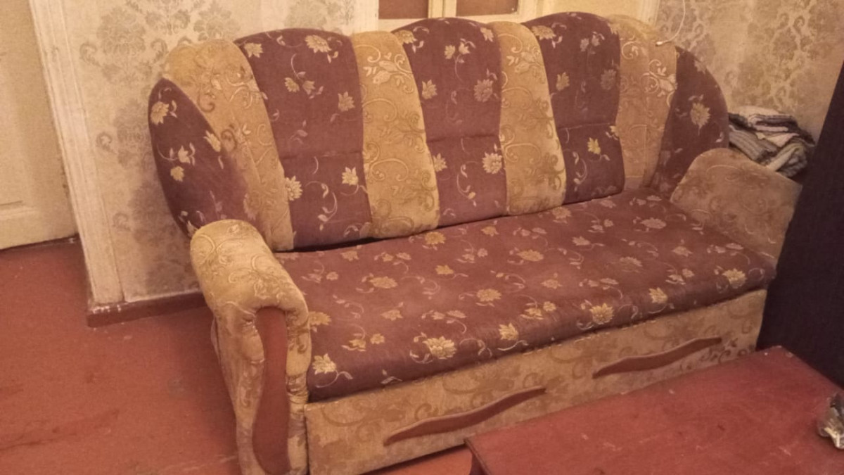 Divan və kreslo İşlənmiş Divan və kreslo satılır .Divanın aşagı hissəsində