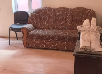 Xlrdalan 8 sayll orta mektebin yanl 1 otaq heyet evi satllr