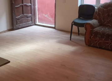 Xlrdalan 8 sayll orta mektebin yanl 1 otaq heyet evi satllr