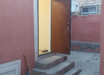 Xlrdalan 8 sayll orta mektebin yanl 3 otaq heyet evi radnoy