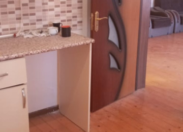 Xlrdalan 8 sayll orta mektebin yanl 3 otaq heyet evi radnoy