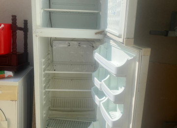 İşlənmiş normal vəziyyətdə soyuducu satılır