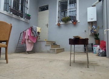 Masazrda 3 otaq heyet evi satllr kurslu qosa dasdan tiklib